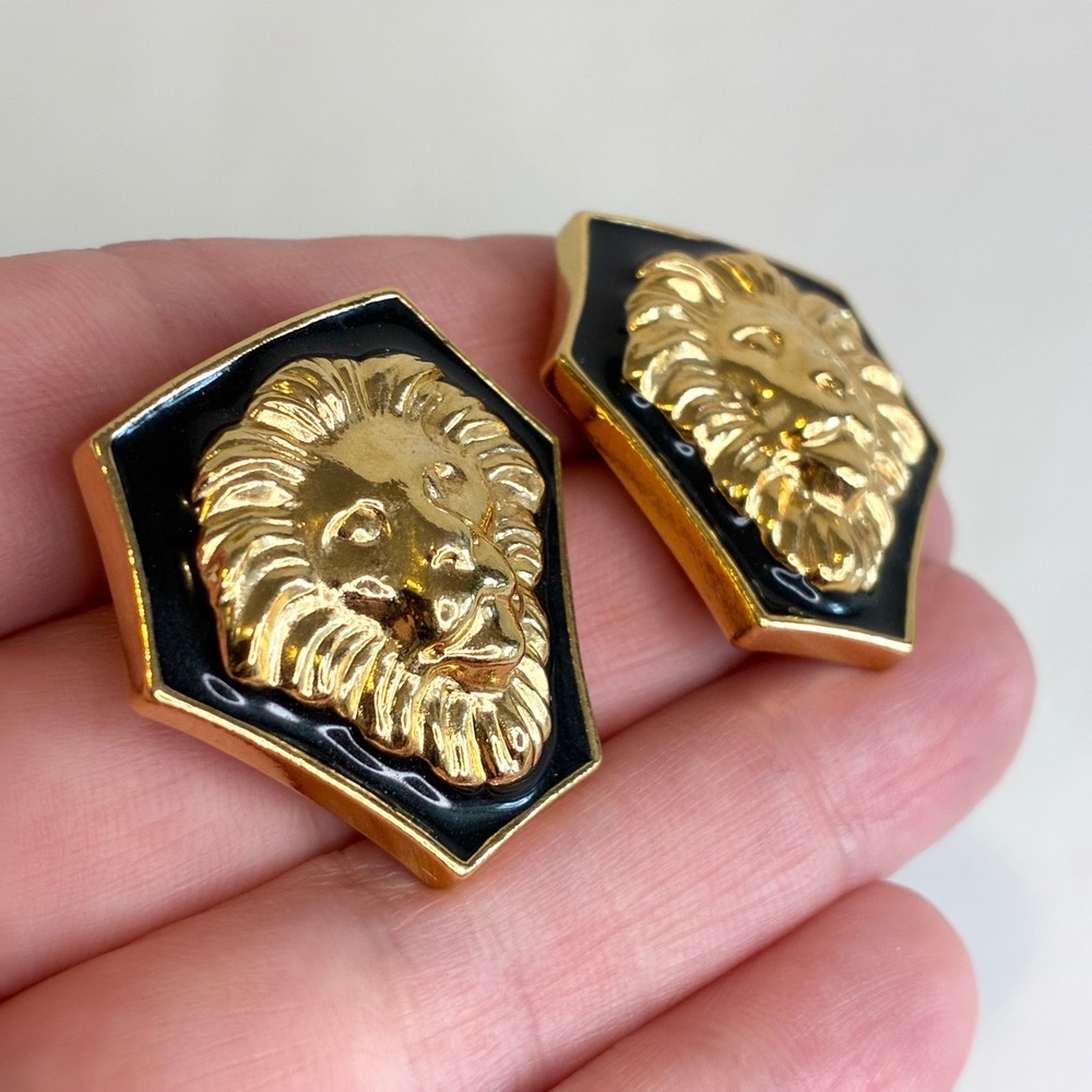 Vintage Avon Lion Head Earrings Gold Tone Black Enamel Shield Studs - Picture 6 of 12